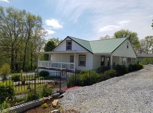 906 W 3rd St, Dickson, TN 37055