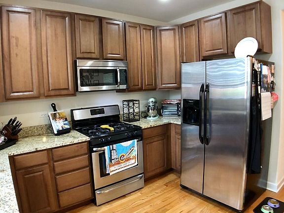 3rd image of 3047 W Fullerton Ave APT 2