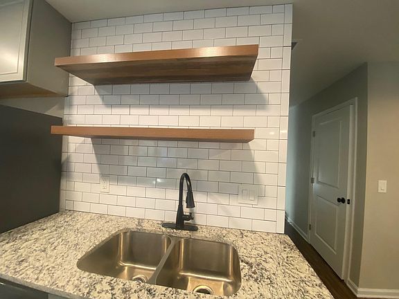 2nd image of 306 Alexander St SE APT 2