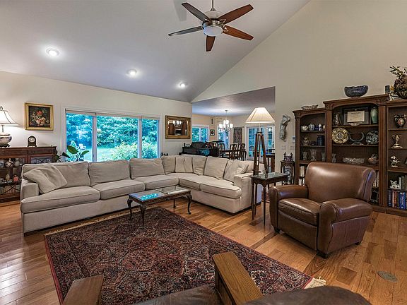 4th image of 3588 Swan Lake Ln