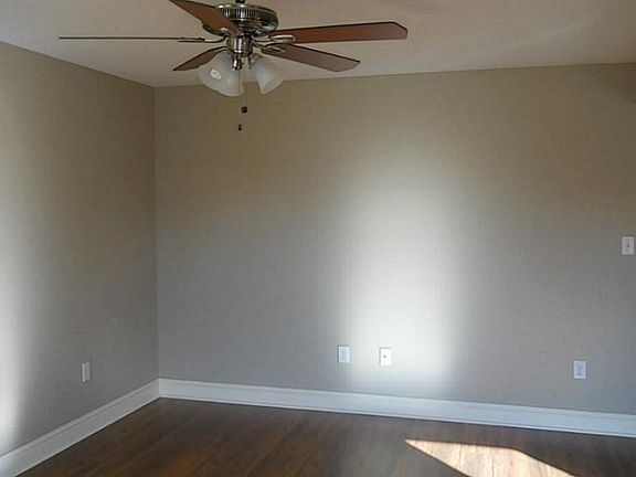 3rd image of 539 Warrington Dr
