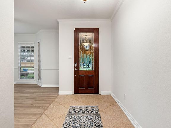 4th image of 307 Arbor Ridge Ln