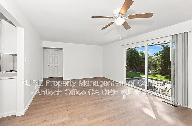 3 bed, 2.0 bath, 1490 sqft, $3,200 — Photo 2
