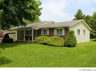 34 Briar Wood Ln, Rochester, NY 14626
