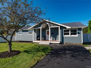 6 Evy Ct, Sayville, NY 11782