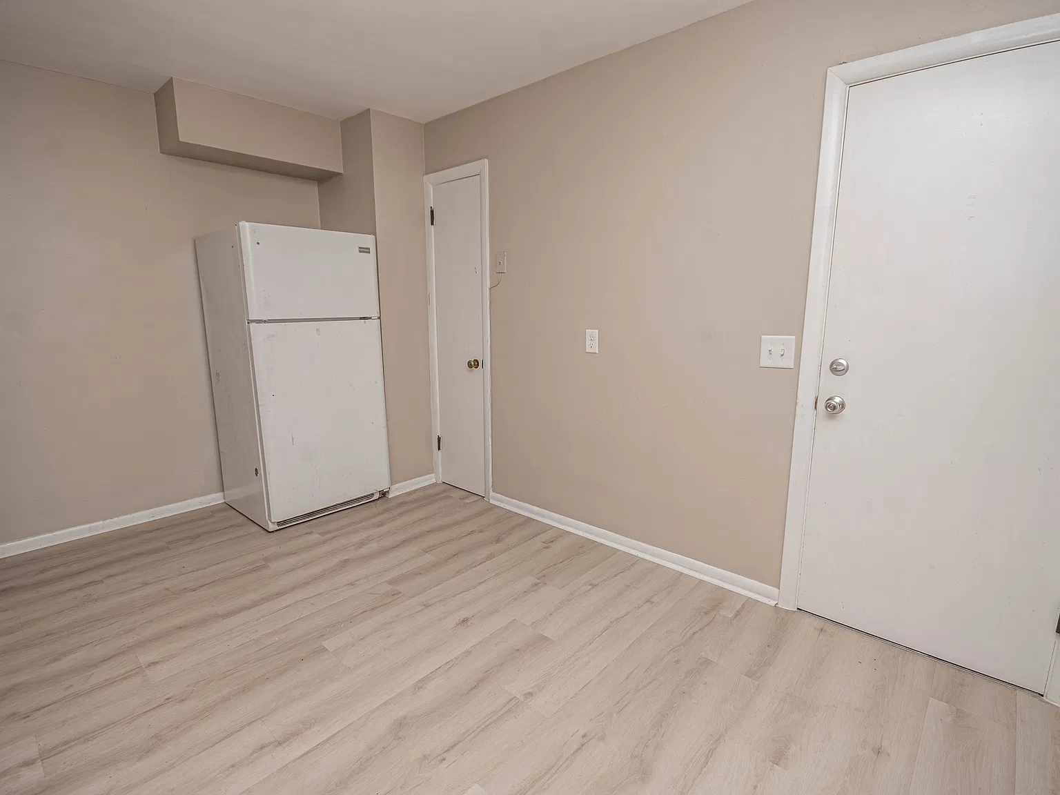 2 bed, 640 sqft, $1,000 — Photo 1