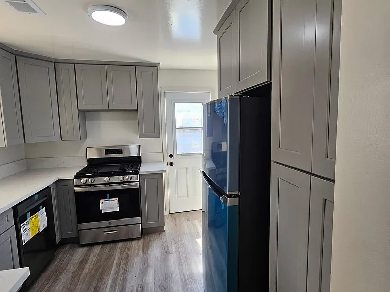 1529 Newport Ave #1 — Photo 2