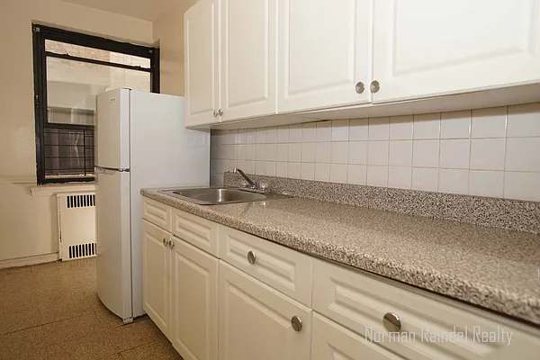 Rented by Norman Raindel, LREB | media 10