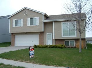 17214 Manderson St, Omaha, NE 68116