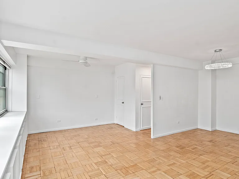 333 E 46th St #12K — Photo 2
