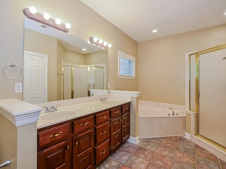 2722 Nelle Ln — Photo 10