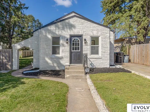 5208 S 51st St, Omaha, NE 68117
