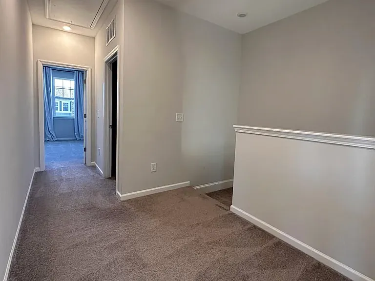 1007 Freeport Dr — Photo 9