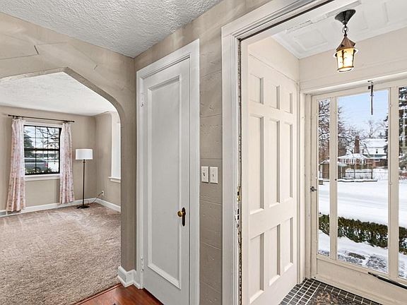 2nd image of 571 Sloane Ave