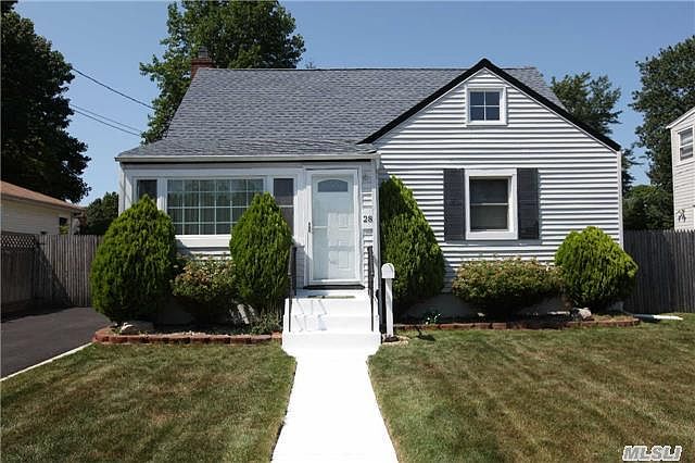 1st image of 28 Francine Dr N