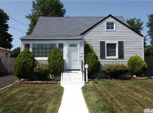28 Francine Dr N, Massapequa, NY 11758