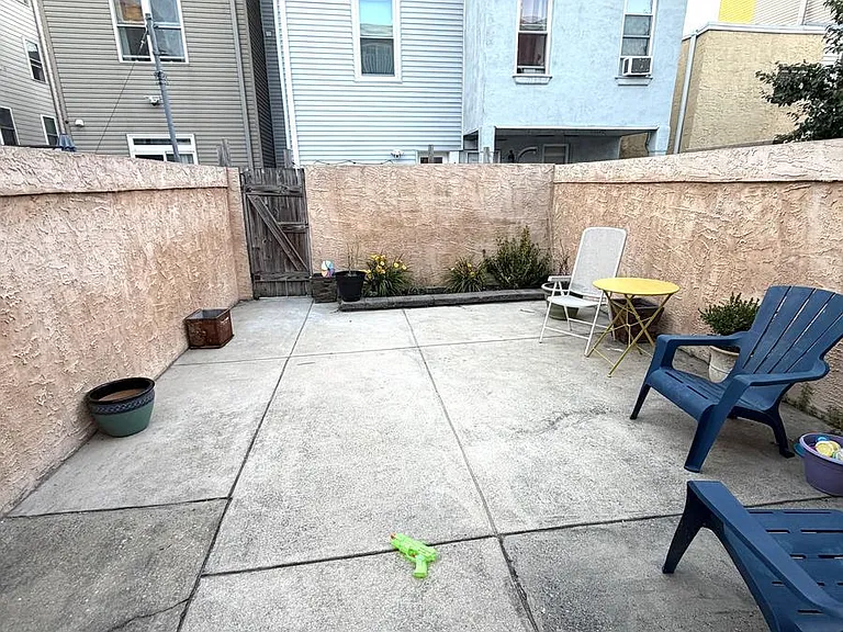 1929 Ellsworth St — Photo 17