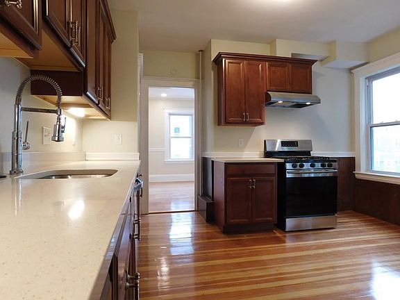 5th image of 17 Manley St #2