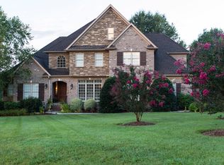 8401 Parkchester Pl, Oak Ridge, NC 27310