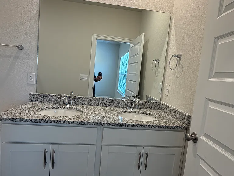 13820 Shea Cir — Photo 16