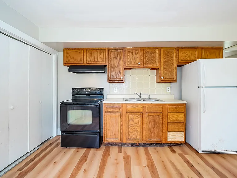 20 Vernon Ave — Photo 6