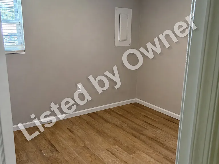 148 S Bohemia Ave — Photo 5
