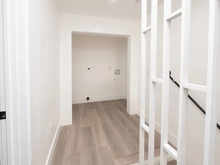 1573-1579 Ricardo St #1575 — Photo 2