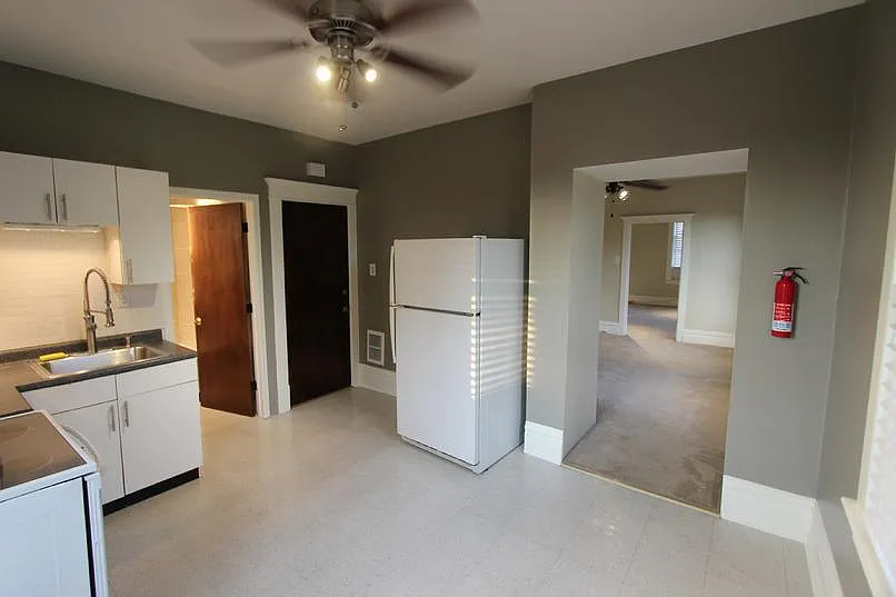 3721 California Ave — Photo 1