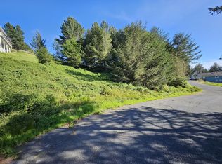 11 Vista Rd, Whitethorn, CA 95589