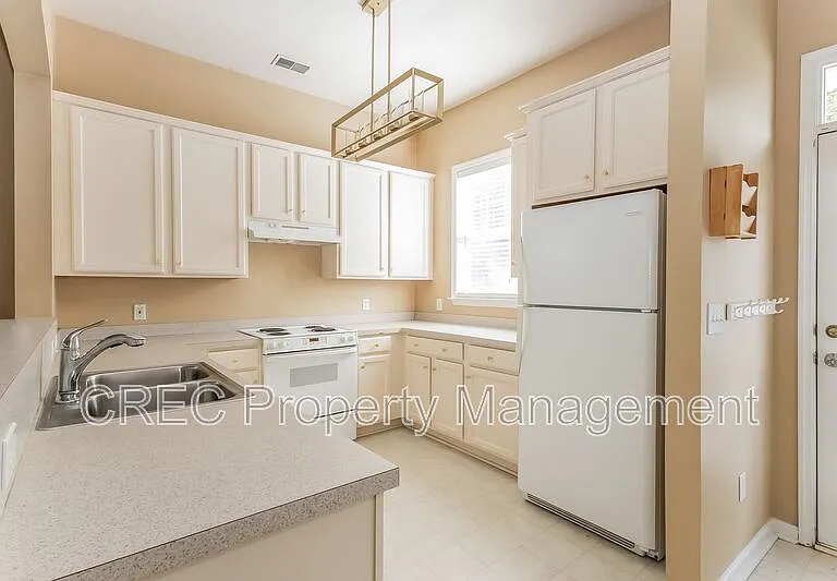 105 Barberry St — Photo 6