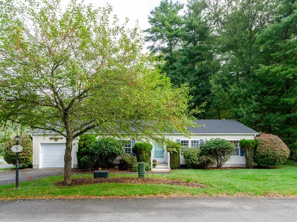 701 Oak Point Dr, Middleboro, MA 02346