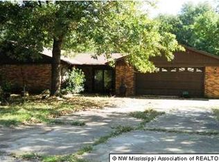 3575 Bryn Mawr Dr, Horn Lake, MS 38637