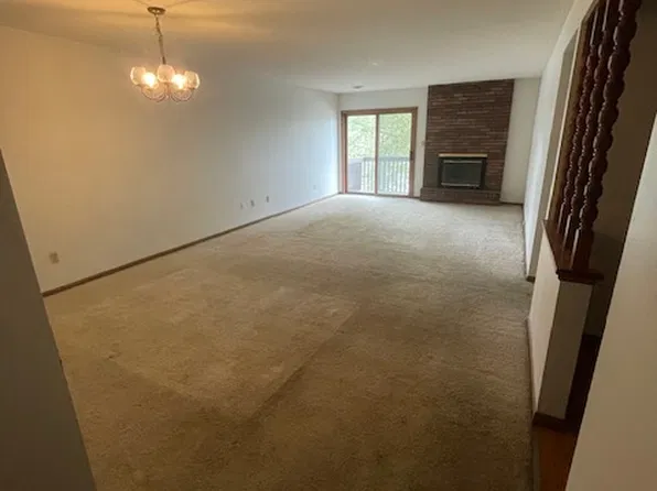 2049 E 45th St #202, Highland, IN 46322