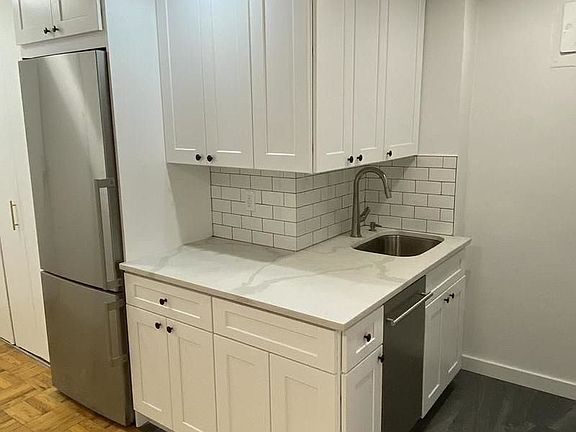 3rd image of 155 E 38th St APT 11B