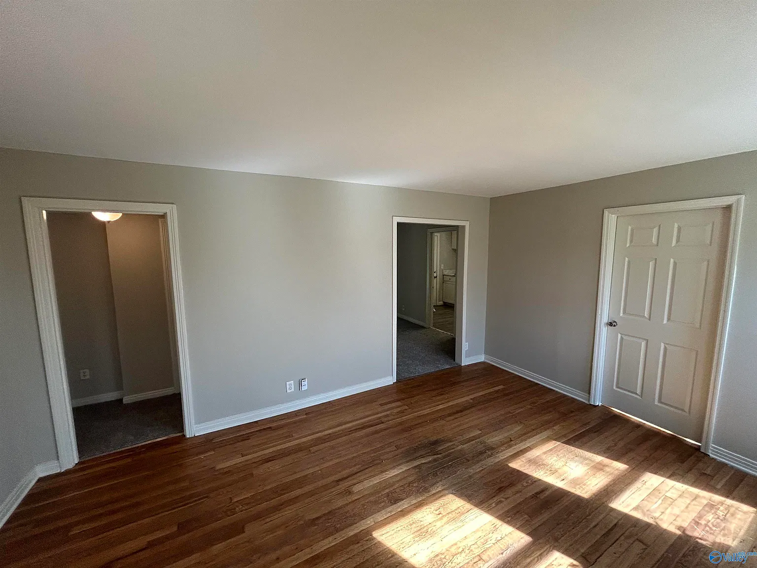 3 bed, 1.0 bath, 1300 sqft, $1,100 — Photo 3