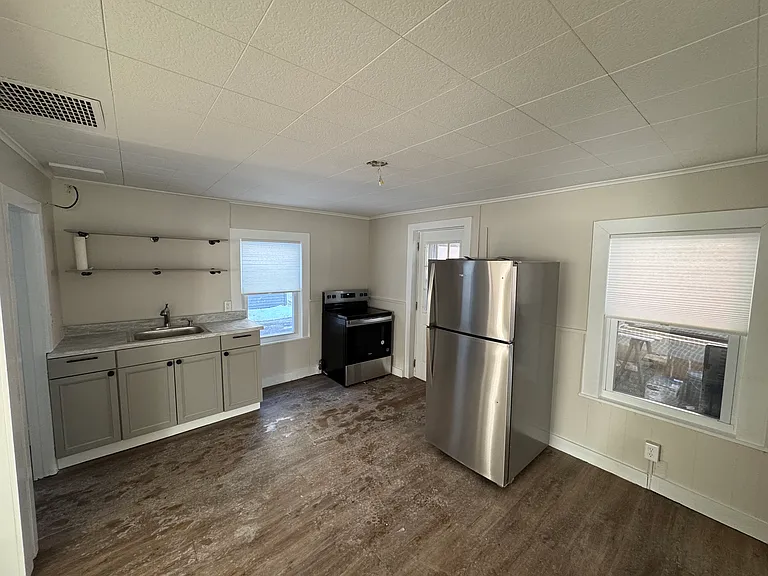 205 W Allen St #205 — Photo 3