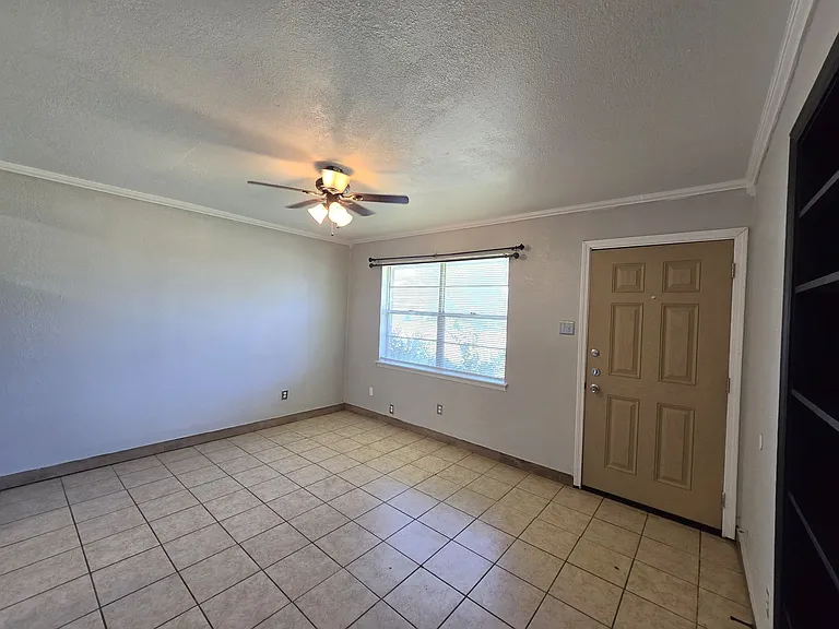 212 E Valley Rd — Photo 17