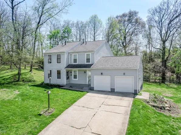 7907 Amberly Cir NW, North Canton, OH 44720