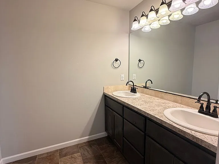 202-204 Williams St — Photo 22