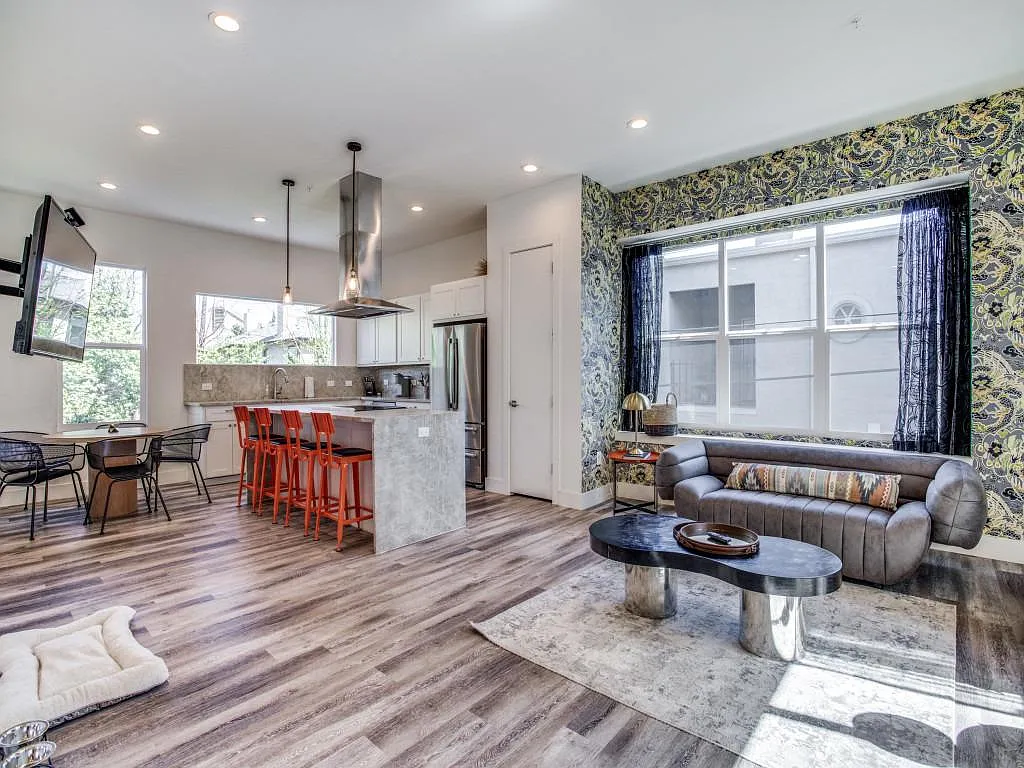 3 bed, 1800 sqft, $5,500 — Photo 3