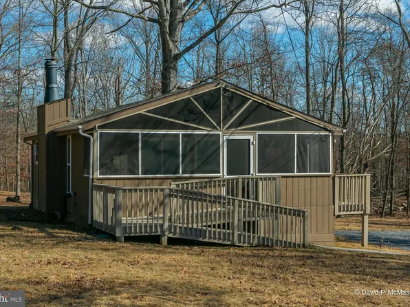 1182 The Woods Rd, Hedgesville, WV 25427