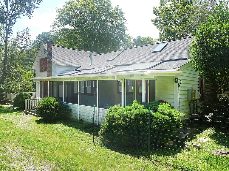 917 Phils Creek Rd — Photo 2