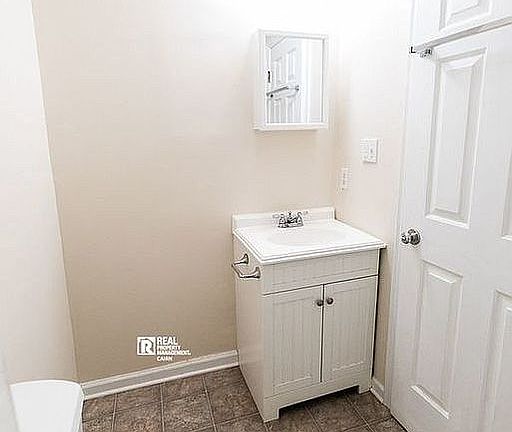 Hallway full bath