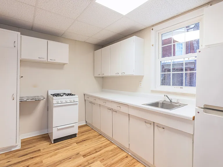 273 Paddock St #12 — Photo 6