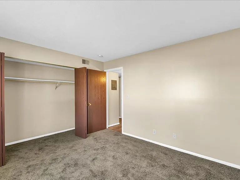 8 Ross — Photo 21