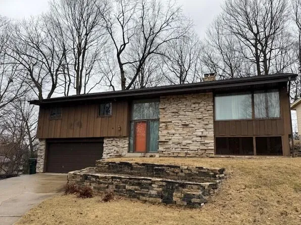 703 Decker DRIVE, West Bend, WI 53090