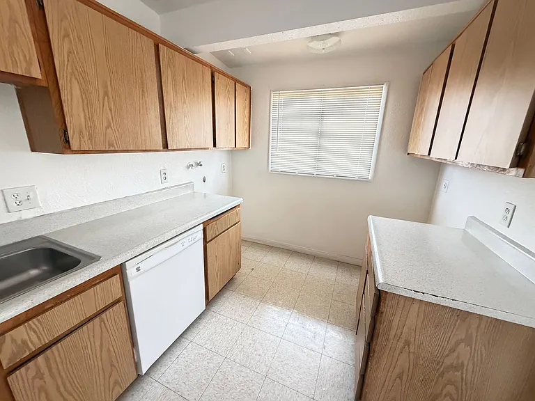 517 Palm Dr — Photo 7