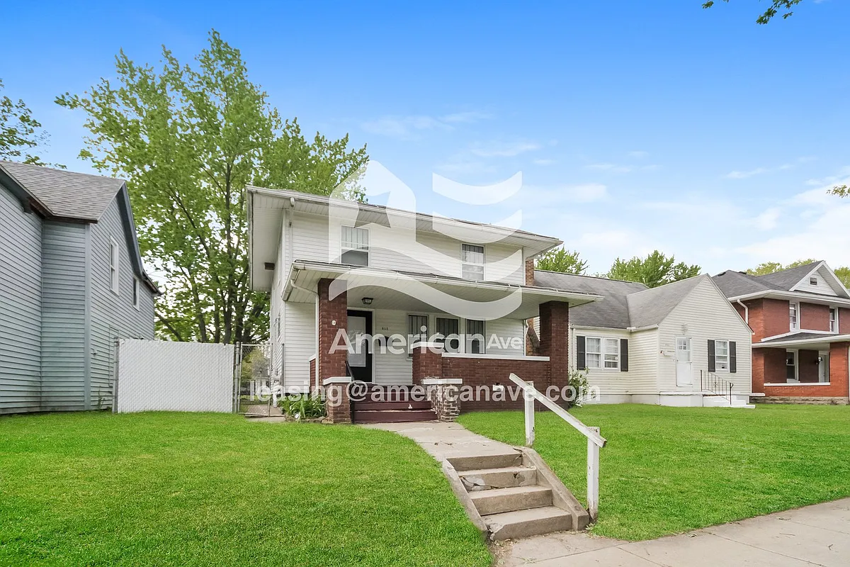 1555358_002_front_view_2.jpg - 912 E Calvert St