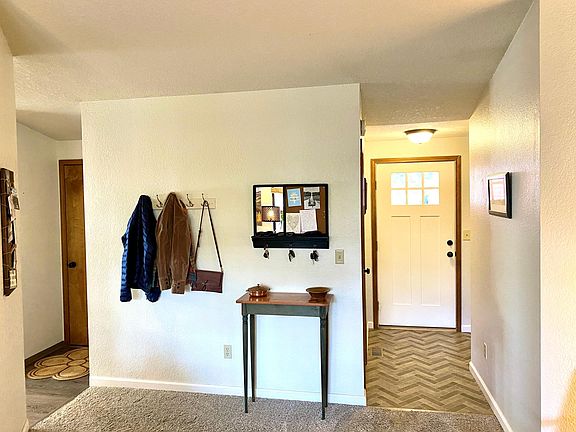 3rd image of 4209 N Esten Pl