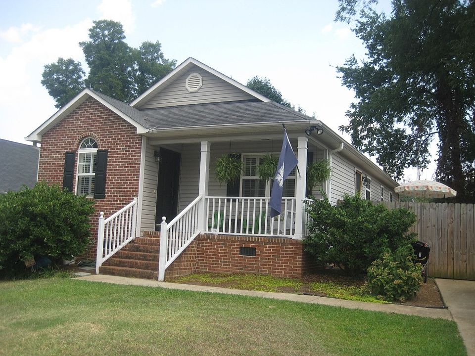 1st image of 221 Viola St